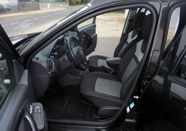 Dacia Duster cena 42900 przebieg: 73521, rok produkcji 2016 z Gniezno małe 704